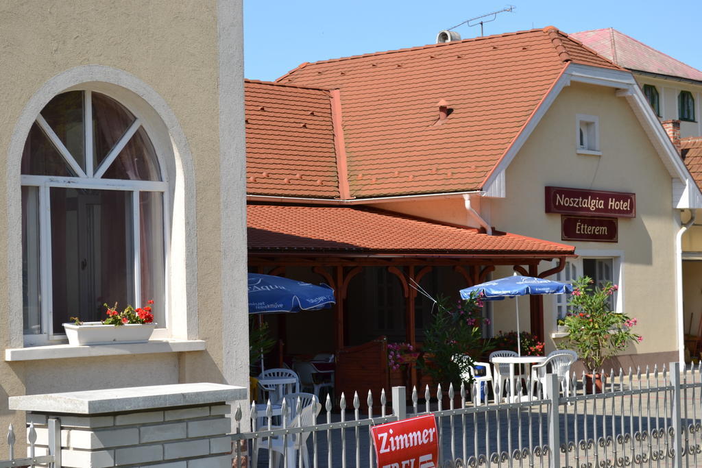 Nosztalgia Hotel Balatonszarszo Exterior photo